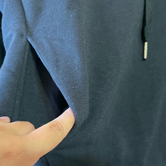 NWT Bebe pullover with two front pockets - Picture 7 of 10